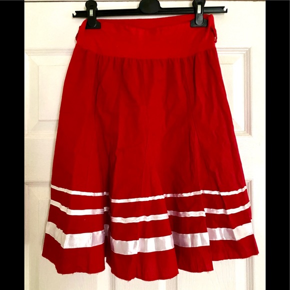 BEAUTIFUL RED SKIRT - Picture 1 of 4